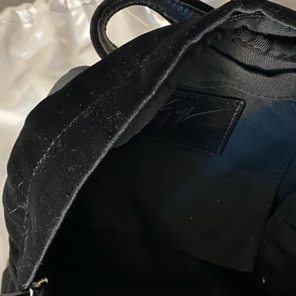 Authentic backpack - Picture 2 of 3